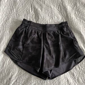 Lululemon hotty hot 2.5”